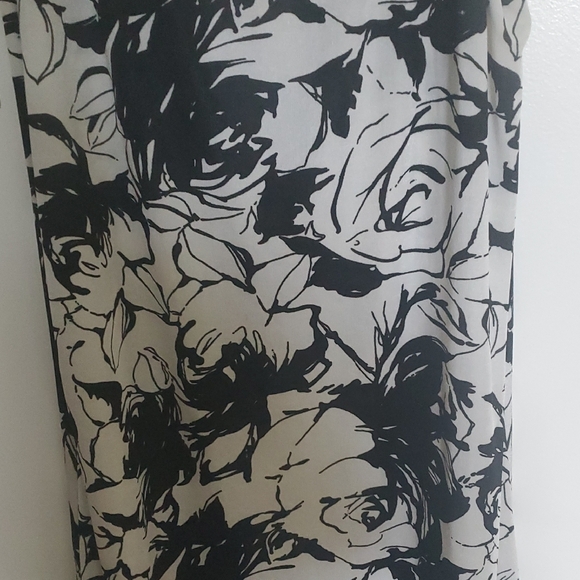 Monochrome Floral Midi Dress - Picture 4 of 7